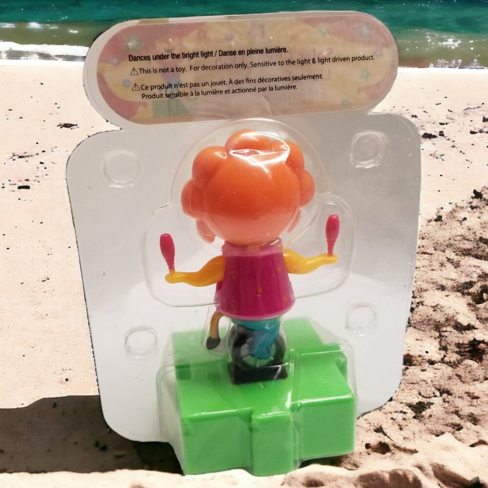 Hula Dancing Girl & Circus Lion Solar Powered Bobble Head Dashboard Decorations - Picture 4 of 14